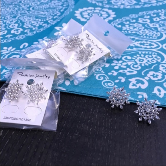 NEW!💙💎❄️STAR🌟BURST🌟SNOWFLAKE STUDS!❄️💎💙LOVE! - Picture 4 of 8